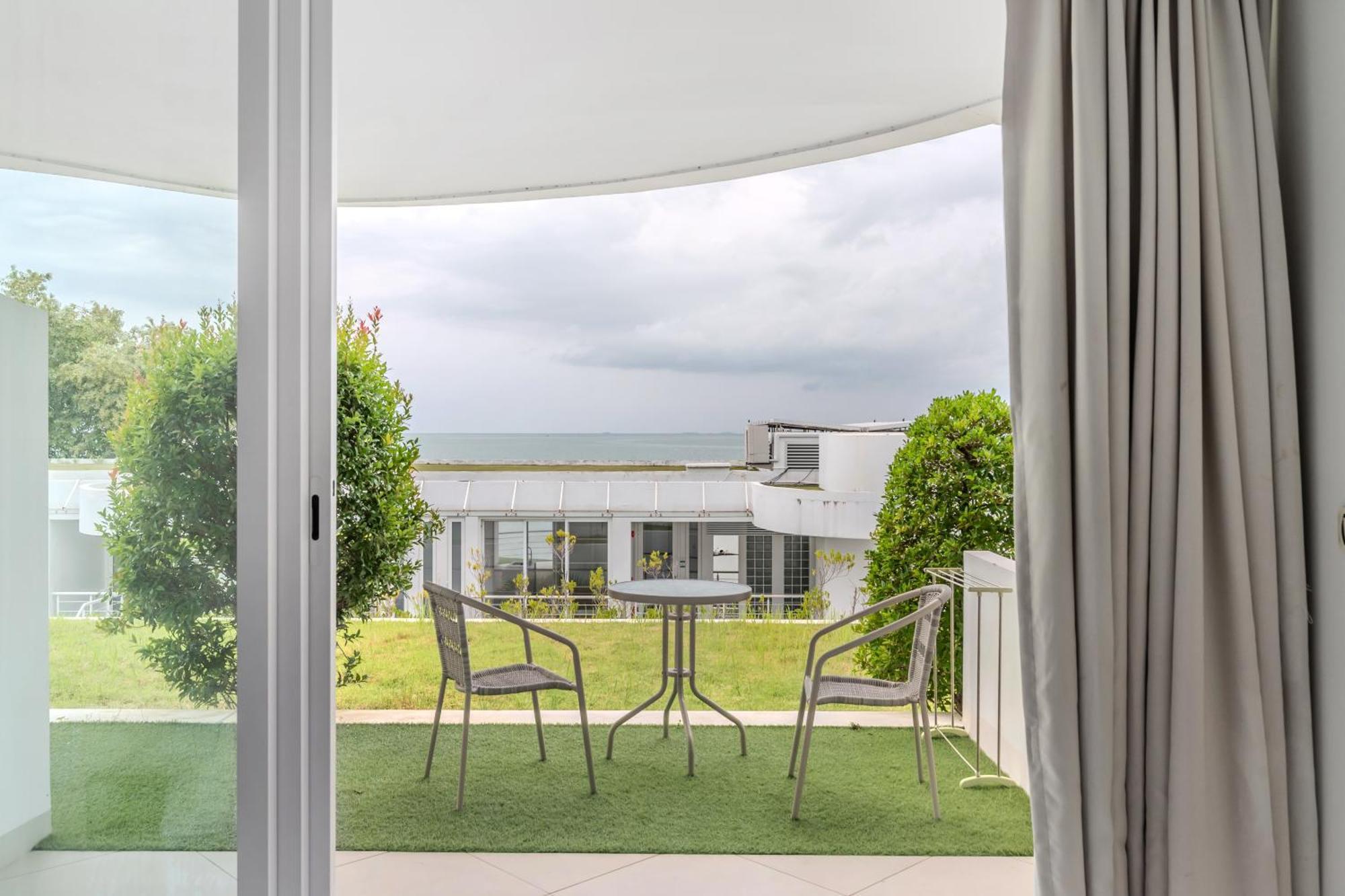 Pure Sunset Beach - Ocean View Room, Pattaya Na Chom Thian Bagian luar foto
